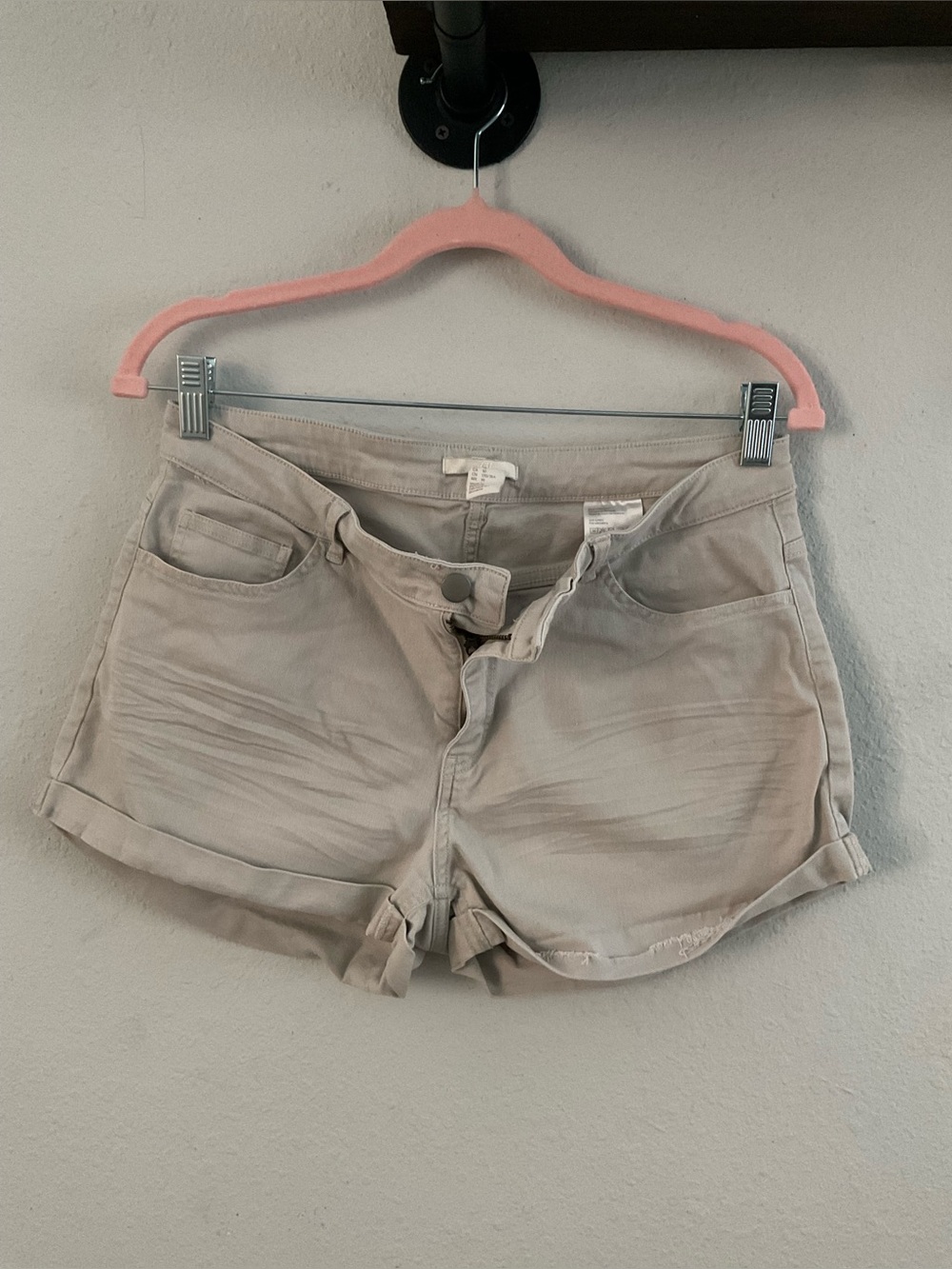 H&M Light Taupe Womenβs Rolled-Hem Shorts